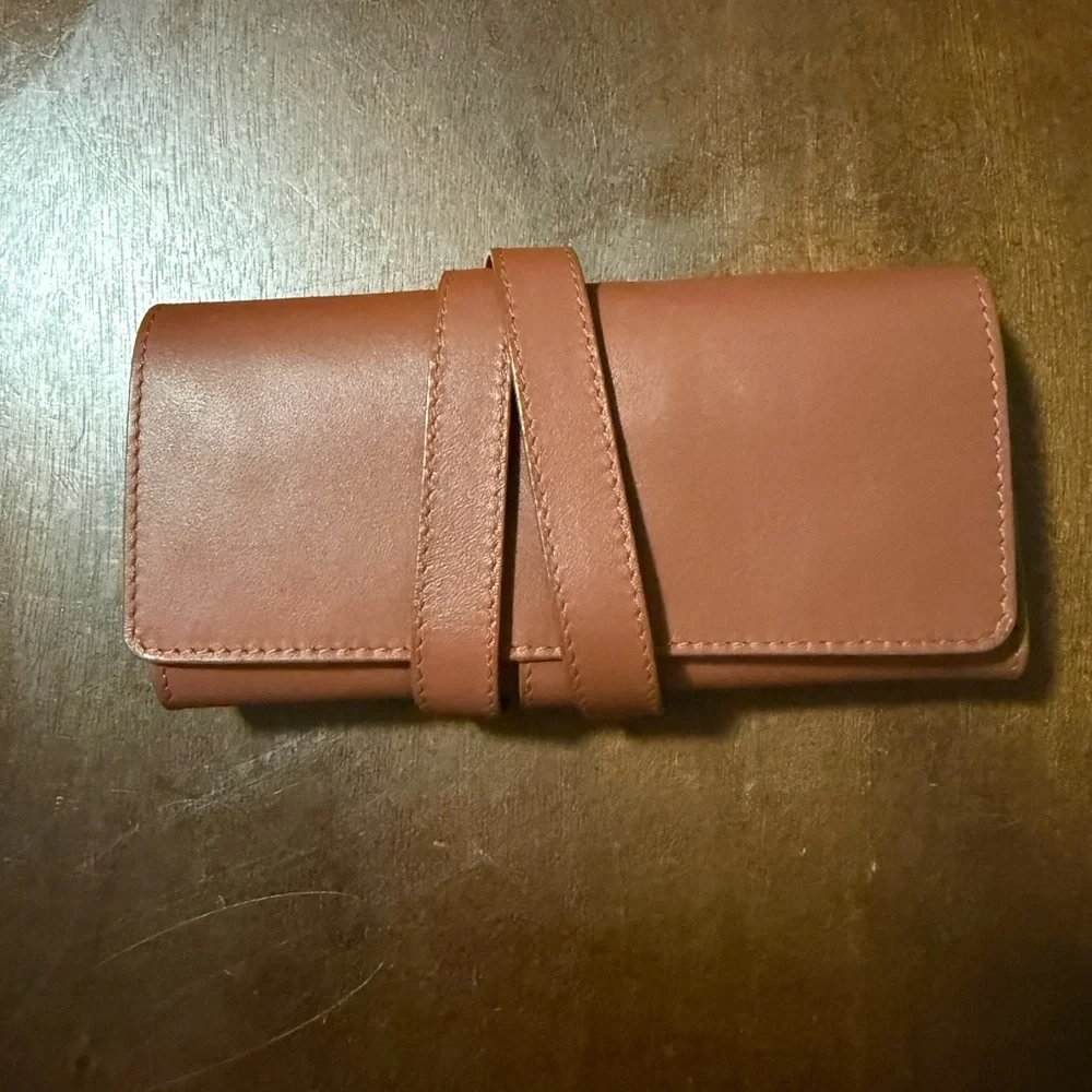 ROYCE New York Black and Brown Leather Cable Organizer